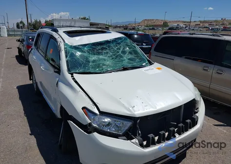 2012 Toyota Highlander Se V6 z USA, uszkodzony, nr VIN 5TDBK3EH3CS135784